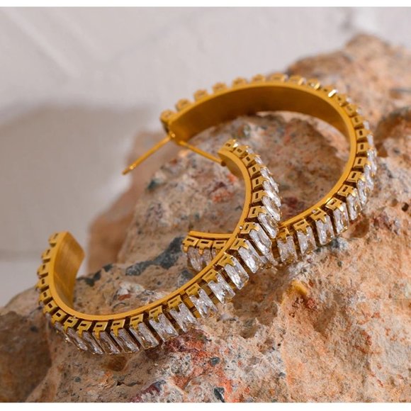 NEW 18K Gold Plated Baguette Diamond Round Hoop Earrings - Picture 1 of 9